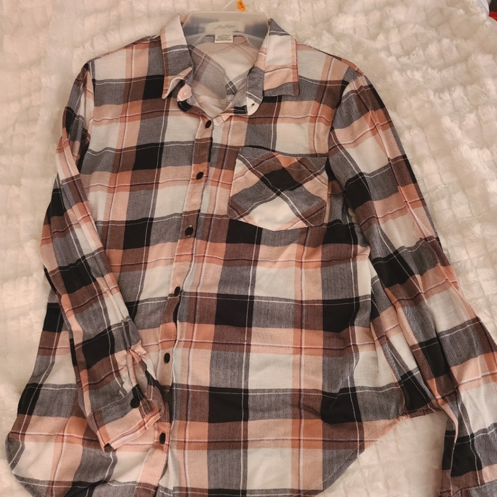 Women's plaid button up